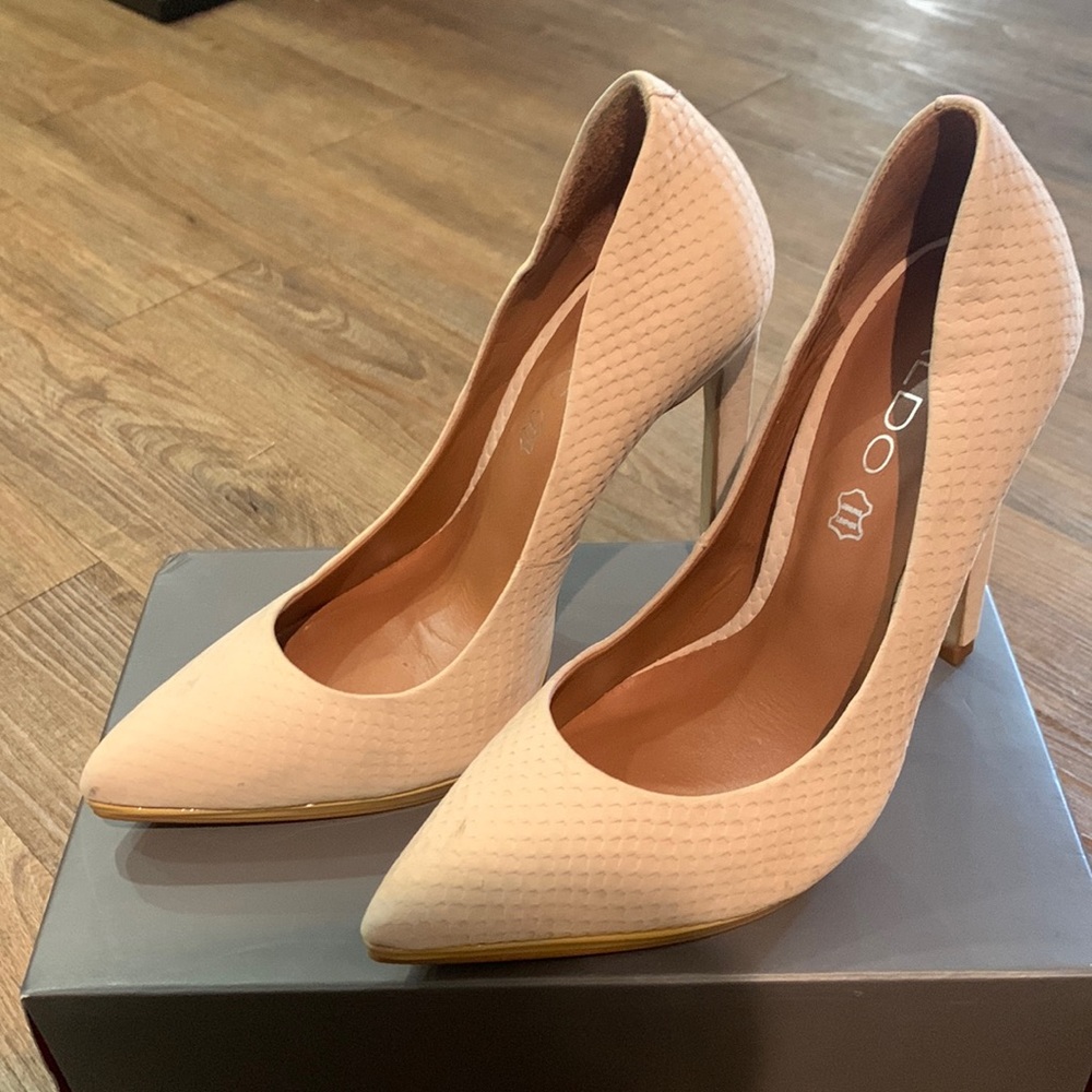Aldo womens stilettos beige color size 7